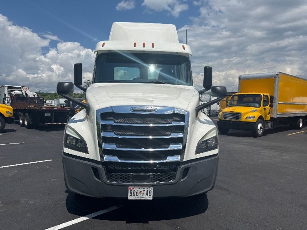 Day Cab Tractor-Heavy Duty Tractors-Freightliner-2019-T12664ST-Jessup-MD-343,141\n\t\tmiles-$ 46,500 - Image 2