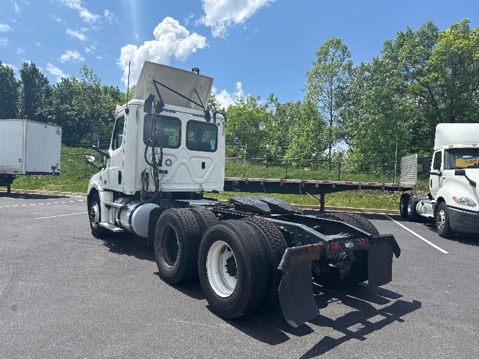 Day Cab Tractor-Heavy Duty Tractors-Freightliner-2019-T12664ST-Jessup-MD-343,141\n\t\tmiles-$ 46,500 - Image 5