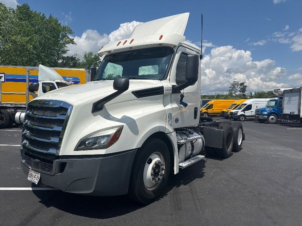Day Cab Tractor-Heavy Duty Tractors-Freightliner-2019-T12664ST-Jessup-MD-350,103\n\t\tmiles-$ 36,500 - Image 3