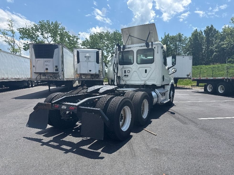 Day Cab Tractor-Heavy Duty Tractors-Freightliner-2019-T12664ST-Jessup-MD-350,103\n\t\tmiles-$ 36,500 - Image 7