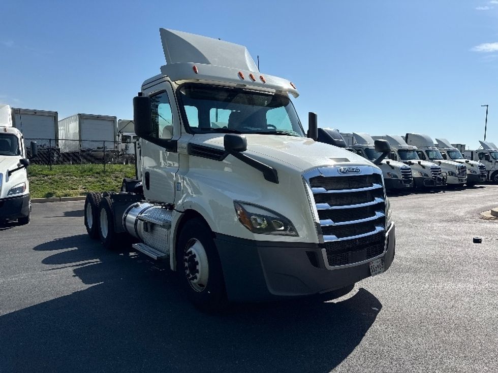Day Cab Tractor-Heavy Duty Tractors-Freightliner-2019-T12664ST-Jessup-MD-354,283\n\t\tmiles-$ 46,000 - Image 1