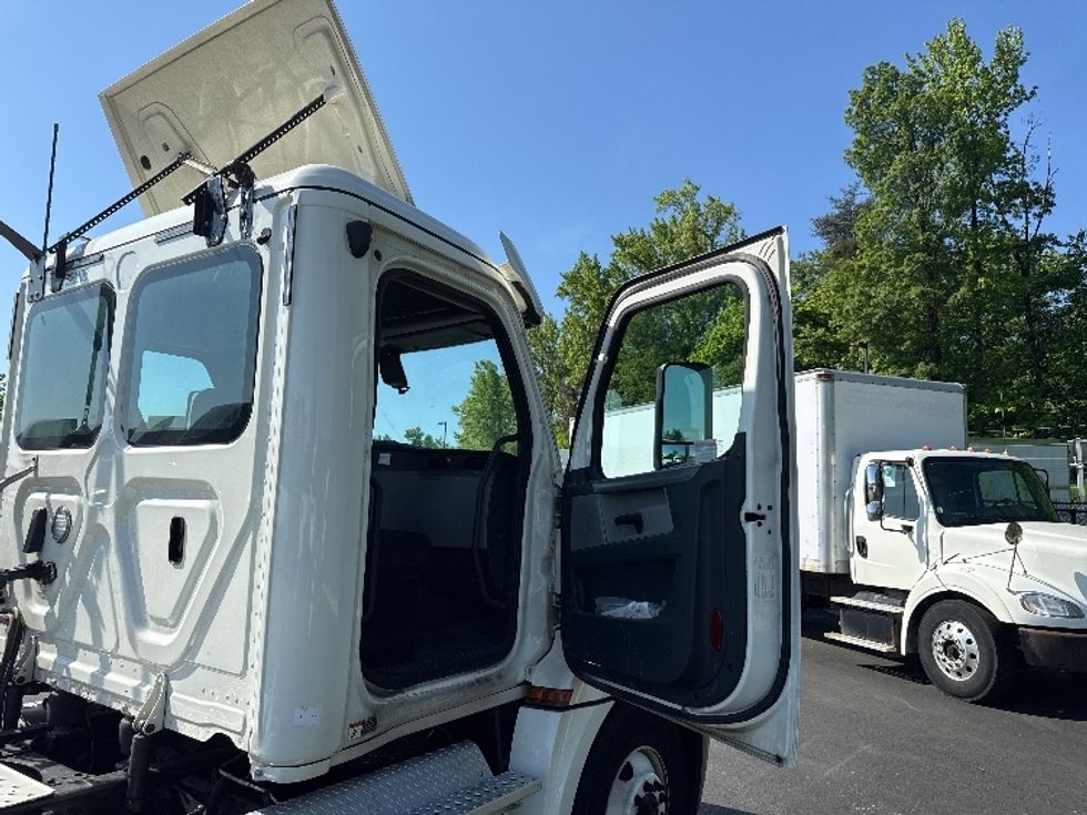 Day Cab Tractor-Heavy Duty Tractors-Freightliner-2019-T12664ST-Jessup-MD-354,283\n\t\tmiles-$ 46,000 - Image 12
