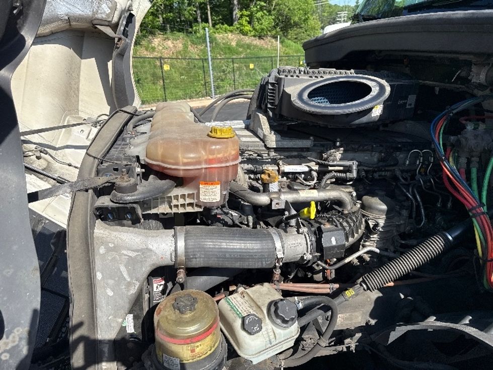 Day Cab Tractor-Heavy Duty Tractors-Freightliner-2019-T12664ST-Jessup-MD-354,283\n\t\tmiles-$ 46,000 - Image 16