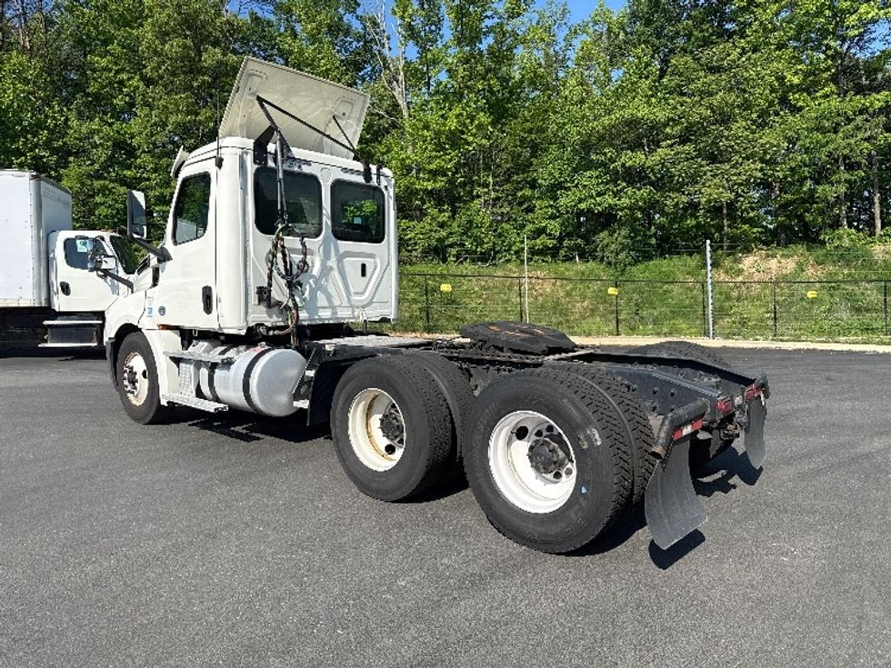 Day Cab Tractor-Heavy Duty Tractors-Freightliner-2019-T12664ST-Jessup-MD-354,283\n\t\tmiles-$ 46,000 - Image 5