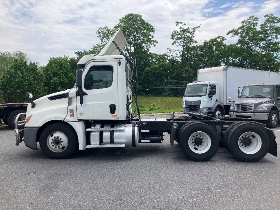 Day Cab Tractor-Heavy Duty Tractors-Freightliner-2019-T12664ST-Jessup-MD-367,391\n\t\tmiles-$ 55,500 - Image 3