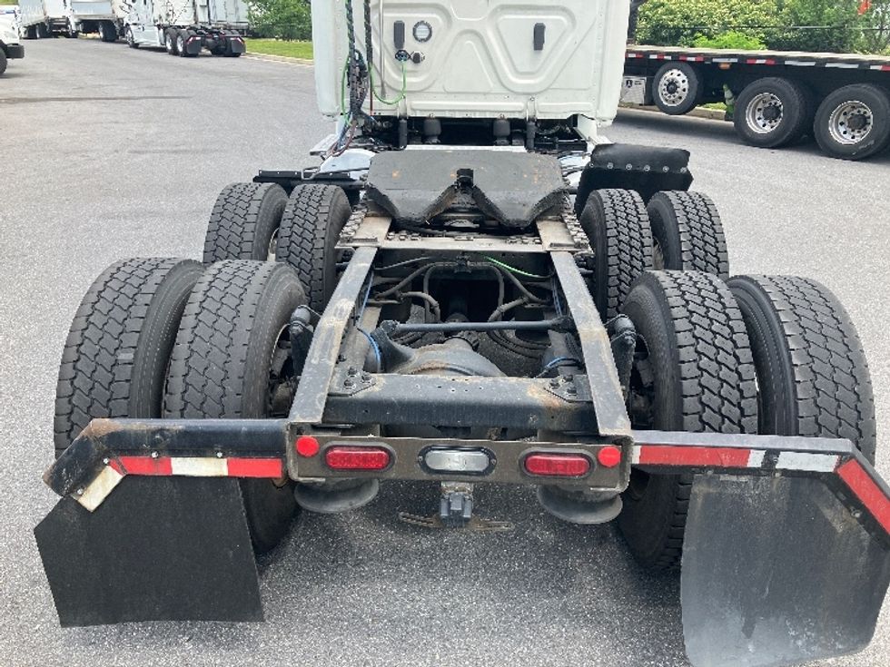 Day Cab Tractor-Heavy Duty Tractors-Freightliner-2019-T12664ST-Jessup-MD-367,391\n\t\tmiles-$ 55,500 - Image 5