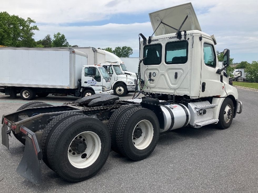Day Cab Tractor-Heavy Duty Tractors-Freightliner-2019-T12664ST-Jessup-MD-367,391\n\t\tmiles-$ 55,500 - Image 6
