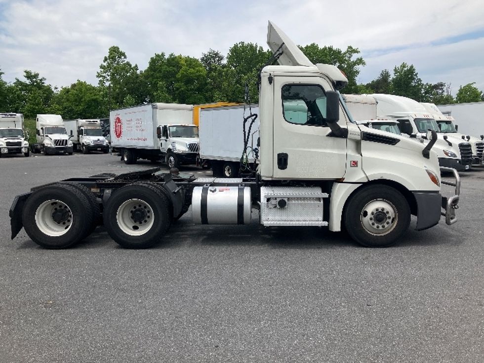 Day Cab Tractor-Heavy Duty Tractors-Freightliner-2019-T12664ST-Jessup-MD-367,391\n\t\tmiles-$ 55,500 - Image 7