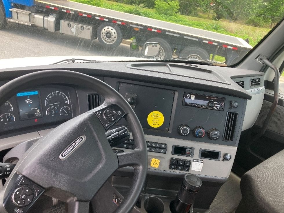 Day Cab Tractor-Heavy Duty Tractors-Freightliner-2019-T12664ST-Jessup-MD-367,391\n\t\tmiles-$ 55,500 - Image 9
