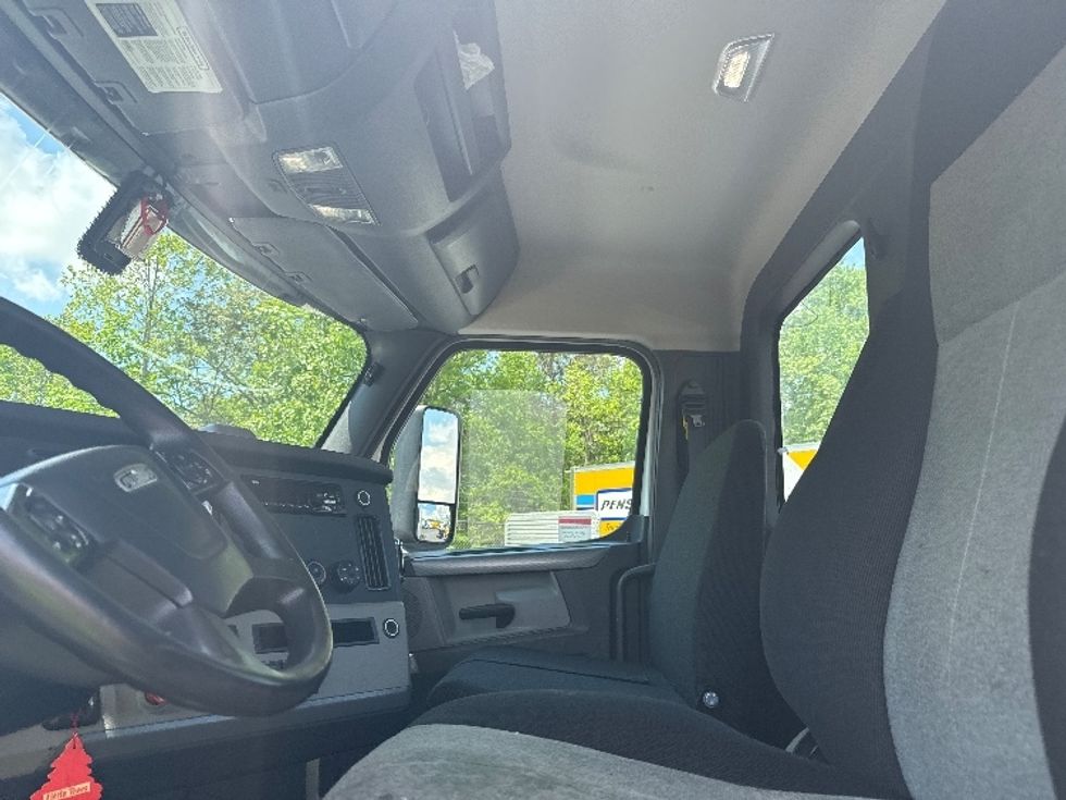 Day Cab Tractor-Heavy Duty Tractors-Freightliner-2019-T12664ST-Jessup-MD-394,641\n\t\tmiles-$ 35,500 - Image 10