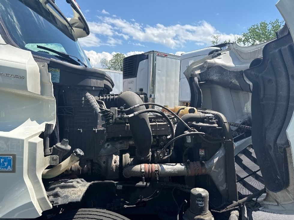 Day Cab Tractor-Heavy Duty Tractors-Freightliner-2019-T12664ST-Jessup-MD-394,641\n\t\tmiles-$ 35,500 - Image 15