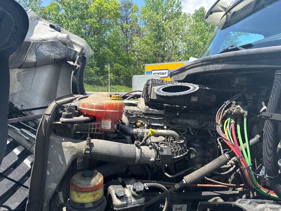 Day Cab Tractor-Heavy Duty Tractors-Freightliner-2019-T12664ST-Jessup-MD-394,641\n\t\tmiles-$ 35,500 - Image 16
