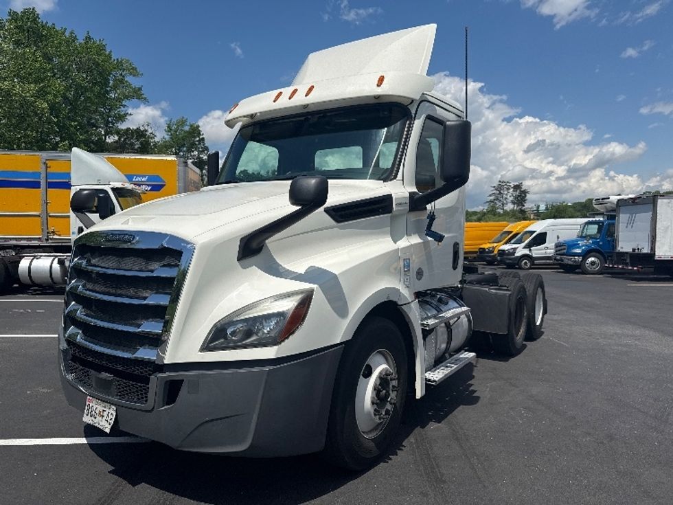 Day Cab Tractor-Heavy Duty Tractors-Freightliner-2019-T12664ST-Jessup-MD-394,641\n\t\tmiles-$ 35,500 - Image 3