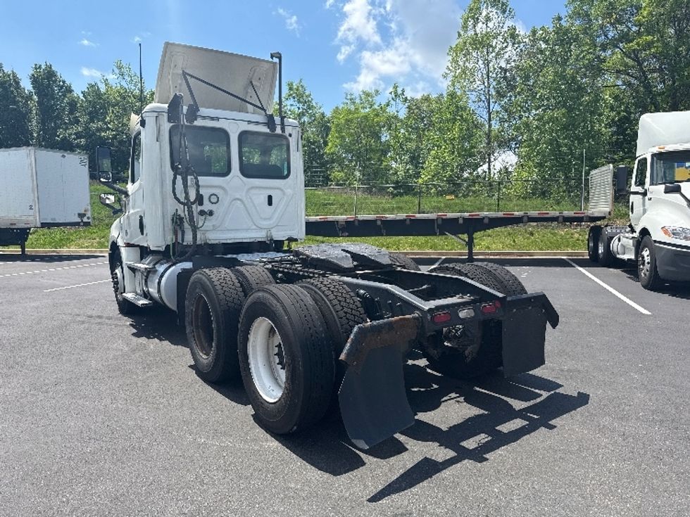 Day Cab Tractor-Heavy Duty Tractors-Freightliner-2019-T12664ST-Jessup-MD-394,641\n\t\tmiles-$ 35,500 - Image 5