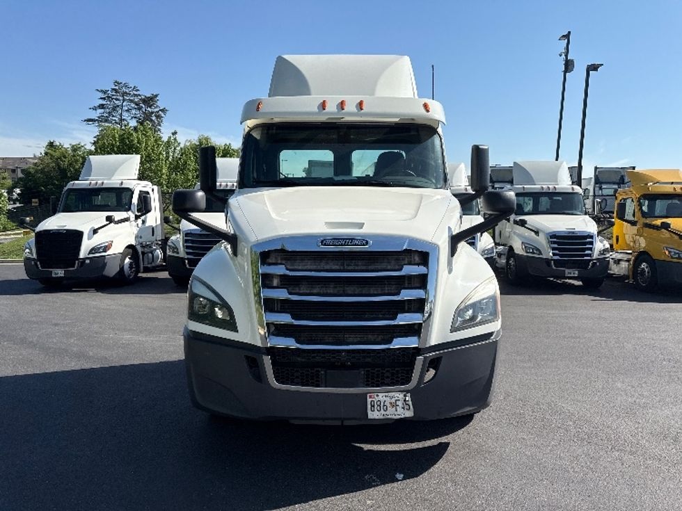 Day Cab Tractor-Heavy Duty Tractors-Freightliner-2019-T12664ST-Jessup-MD-399,748\n\t\tmiles-$ 35,500 - Image 2