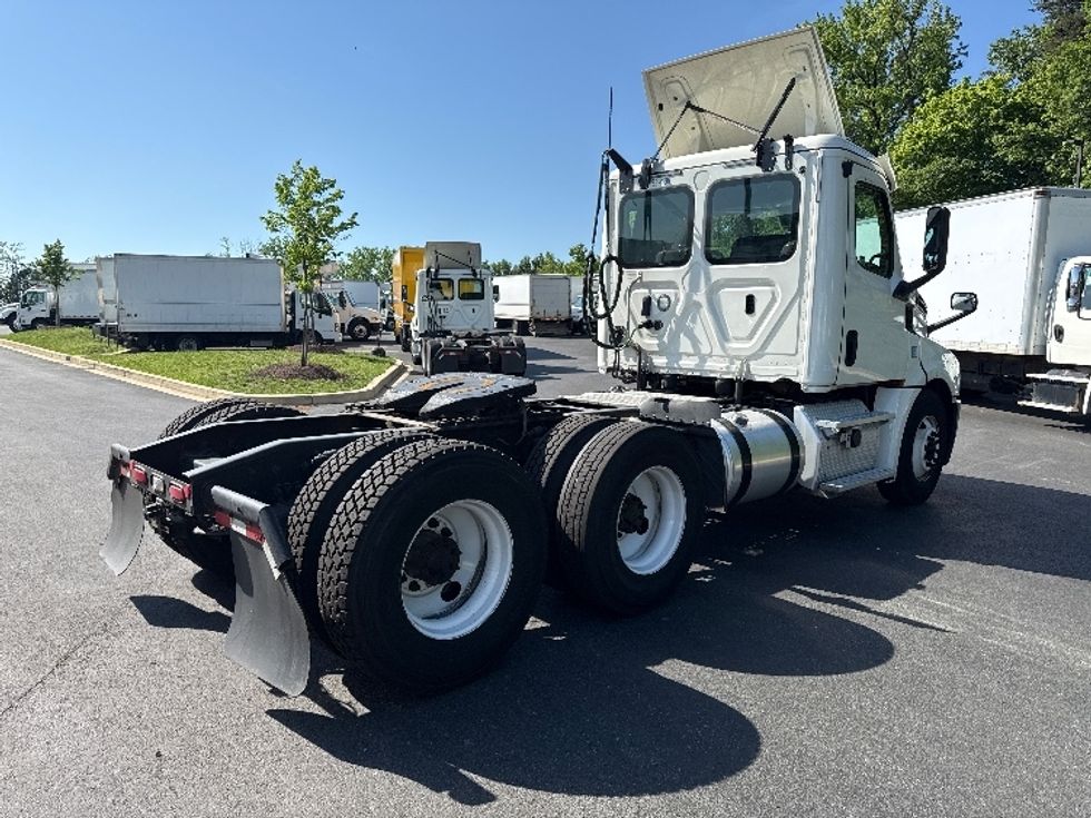 Day Cab Tractor-Heavy Duty Tractors-Freightliner-2019-T12664ST-Jessup-MD-399,748\n\t\tmiles-$ 35,500 - Image 7