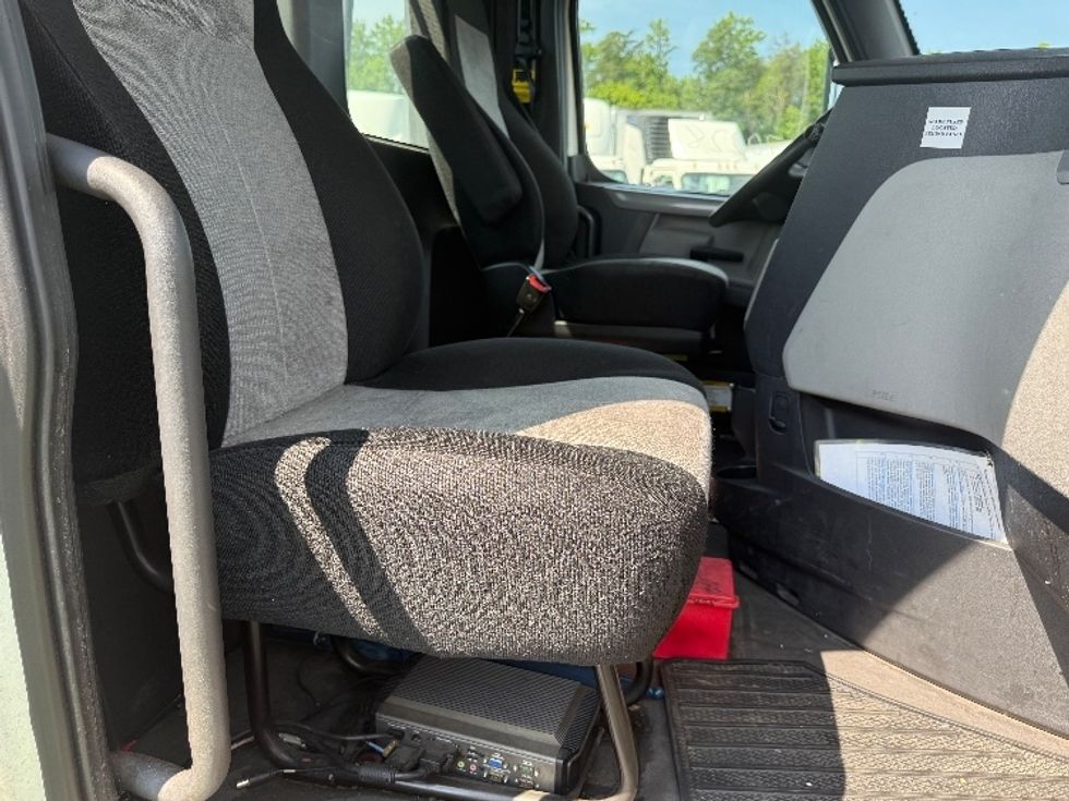 Day Cab Tractor-Heavy Duty Tractors-Freightliner-2019-T12664ST-Jessup-MD-445,246\n\t\tmiles-$ 43,250 - Image 14