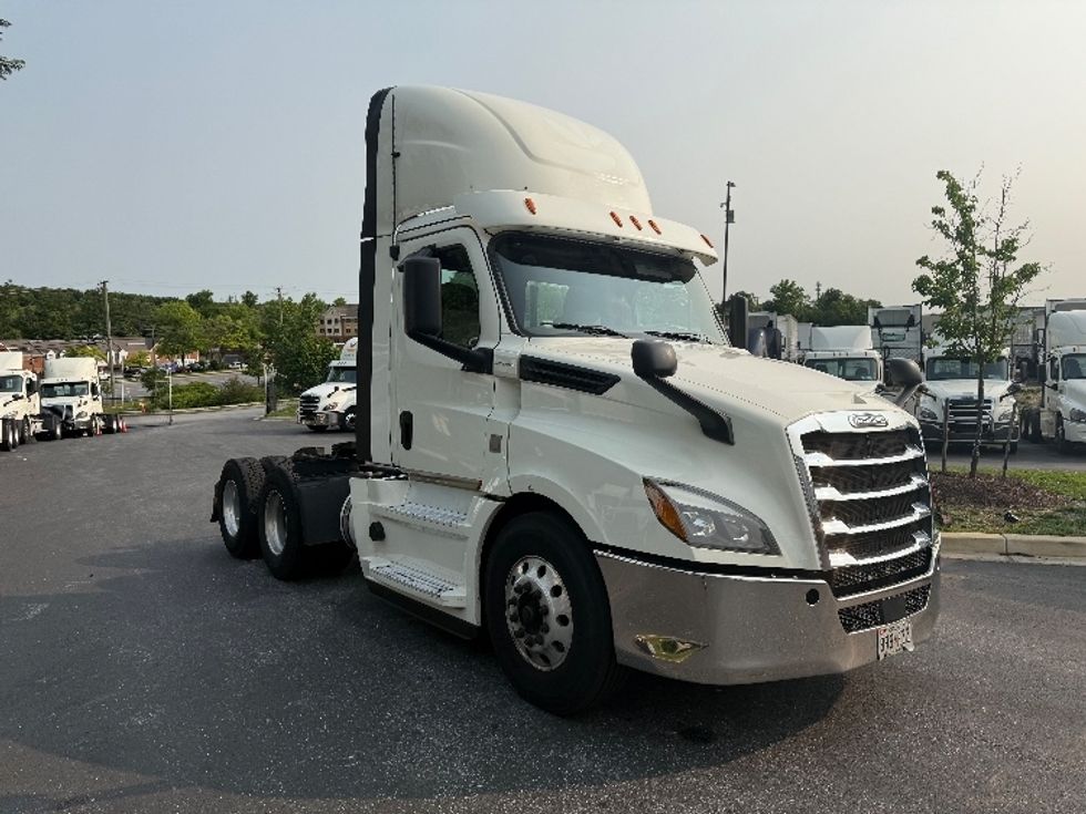 Day Cab Tractor-Heavy Duty Tractors-Freightliner-2019-T12664ST-Jessup-MD-450,528\n\t\tmiles-$ 35,250 - Image 1
