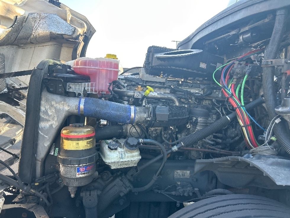 Day Cab Tractor-Heavy Duty Tractors-Freightliner-2019-T12664ST-Jessup-MD-483,269\n\t\tmiles-$ 41,000 - Image 16