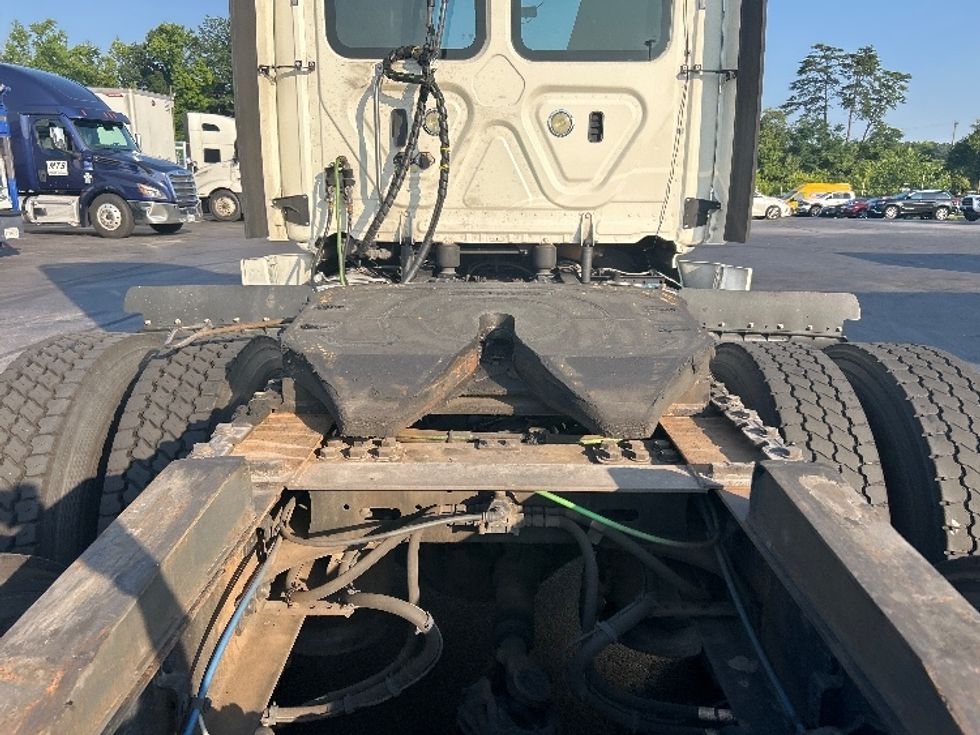 Day Cab Tractor-Heavy Duty Tractors-Freightliner-2019-T12664ST-Jessup-MD-483,269\n\t\tmiles-$ 41,000 - Image 6