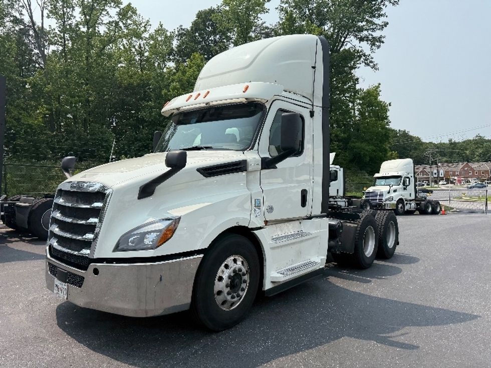 Day Cab Tractor-Heavy Duty Tractors-Freightliner-2019-T12664ST-Jessup-MD-483,904\n\t\tmiles-$ 35,750 - Image 3