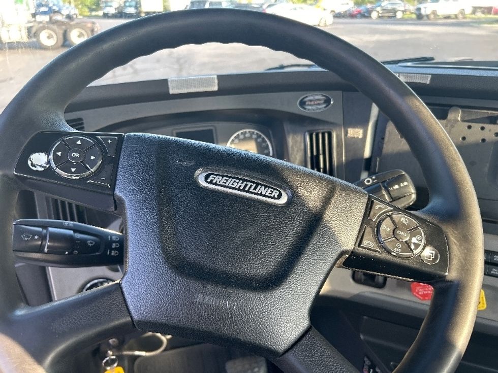 Day Cab Tractor-Heavy Duty Tractors-Freightliner-2019-T12664ST-Jessup-MD-486,055\n\t\tmiles-$ 35,750 - Image 11