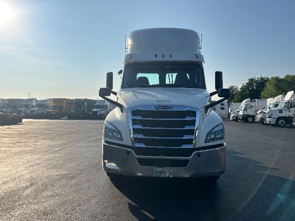 Day Cab Tractor-Heavy Duty Tractors-Freightliner-2019-T12664ST-Jessup-MD-486,055\n\t\tmiles-$ 35,750 - Image 2