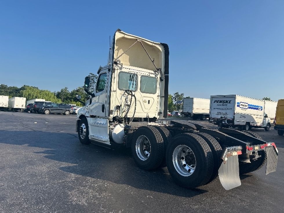 Day Cab Tractor-Heavy Duty Tractors-Freightliner-2019-T12664ST-Jessup-MD-486,055\n\t\tmiles-$ 35,750 - Image 5