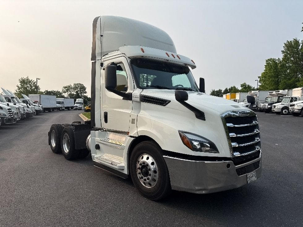 Day Cab Tractor-Heavy Duty Tractors-Freightliner-2019-T12664ST-Jessup-MD-489,903\n\t\tmiles-$ 35,750 - Image 1