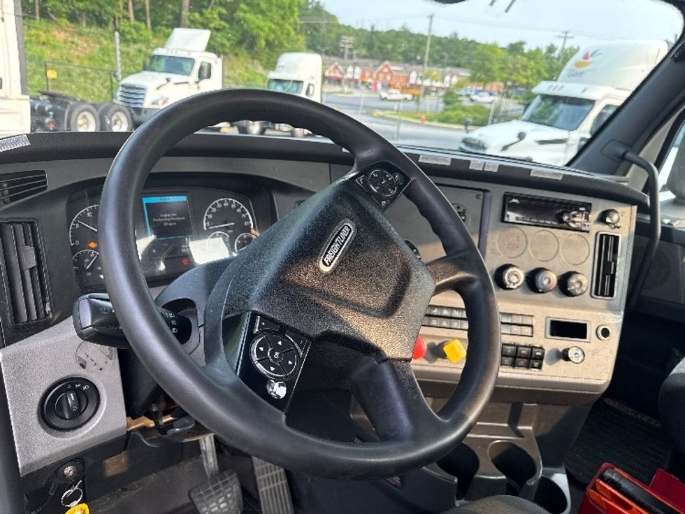 Day Cab Tractor-Heavy Duty Tractors-Freightliner-2019-T12664ST-Jessup-MD-489,903\n\t\tmiles-$ 35,750 - Image 11