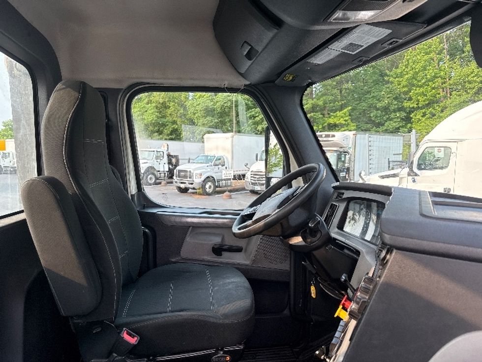 Day Cab Tractor-Heavy Duty Tractors-Freightliner-2019-T12664ST-Jessup-MD-489,903\n\t\tmiles-$ 35,750 - Image 14