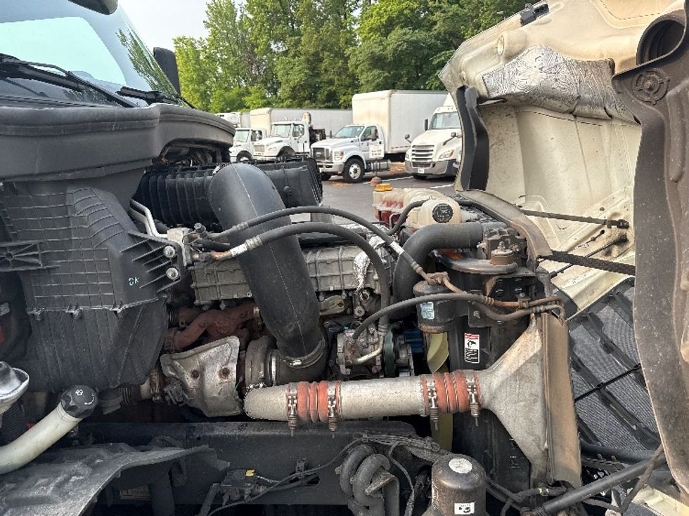 Day Cab Tractor-Heavy Duty Tractors-Freightliner-2019-T12664ST-Jessup-MD-489,903\n\t\tmiles-$ 35,750 - Image 15