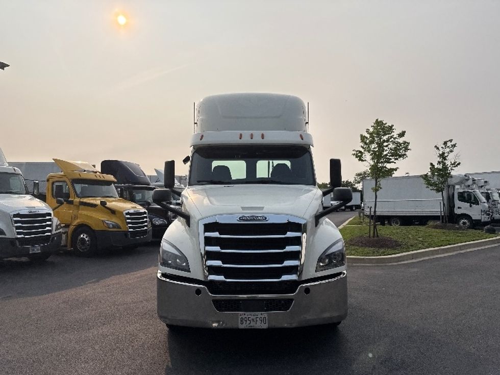 Day Cab Tractor-Heavy Duty Tractors-Freightliner-2019-T12664ST-Jessup-MD-489,903\n\t\tmiles-$ 35,750 - Image 2