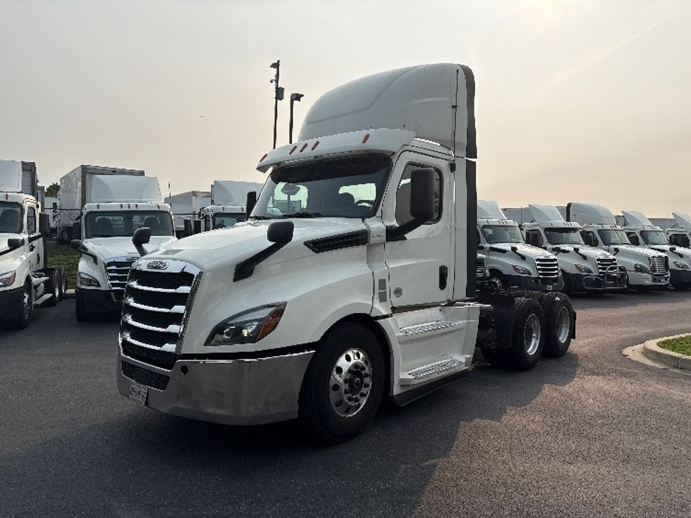 Day Cab Tractor-Heavy Duty Tractors-Freightliner-2019-T12664ST-Jessup-MD-489,903\n\t\tmiles-$ 35,750 - Image 3