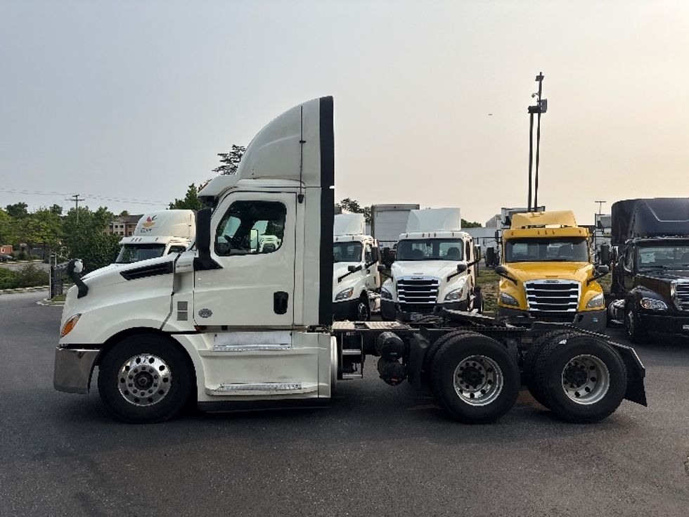 Day Cab Tractor-Heavy Duty Tractors-Freightliner-2019-T12664ST-Jessup-MD-489,903\n\t\tmiles-$ 35,750 - Image 4