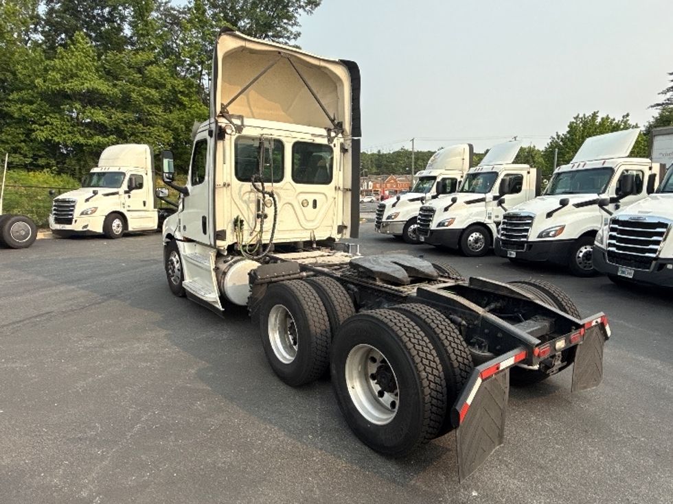 Day Cab Tractor-Heavy Duty Tractors-Freightliner-2019-T12664ST-Jessup-MD-489,903\n\t\tmiles-$ 35,750 - Image 5