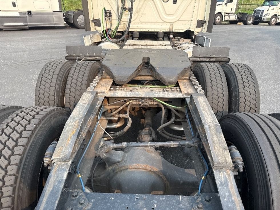 Day Cab Tractor-Heavy Duty Tractors-Freightliner-2019-T12664ST-Jessup-MD-489,903\n\t\tmiles-$ 35,750 - Image 6