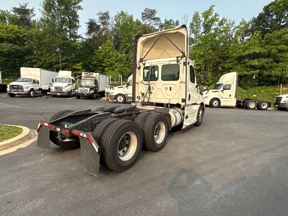 Day Cab Tractor-Heavy Duty Tractors-Freightliner-2019-T12664ST-Jessup-MD-489,903\n\t\tmiles-$ 35,750 - Image 7