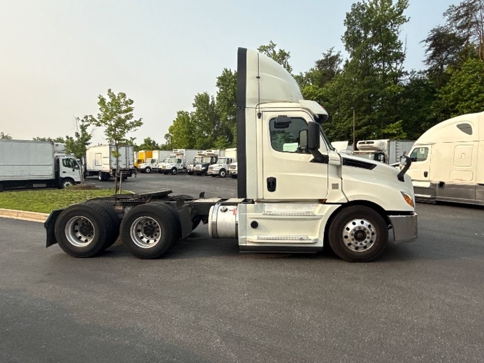 Day Cab Tractor-Heavy Duty Tractors-Freightliner-2019-T12664ST-Jessup-MD-489,903\n\t\tmiles-$ 35,750 - Image 8