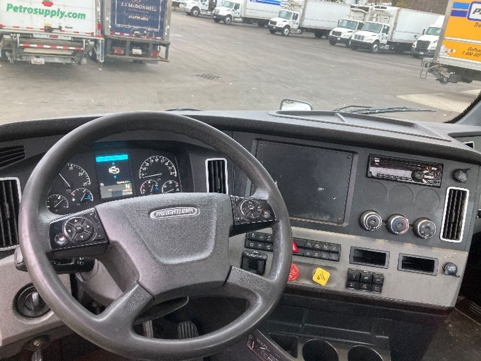 Day Cab Tractor-Heavy Duty Tractors-Freightliner-2019-T12664ST-Jessup-MD-505,206\n\t\tmiles-$ 43,750 - Image 11