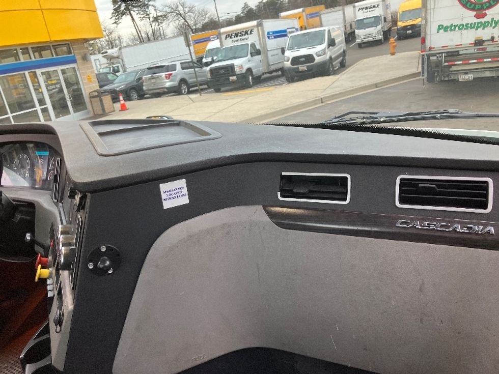 Day Cab Tractor-Heavy Duty Tractors-Freightliner-2019-T12664ST-Jessup-MD-505,206\n\t\tmiles-$ 43,750 - Image 13