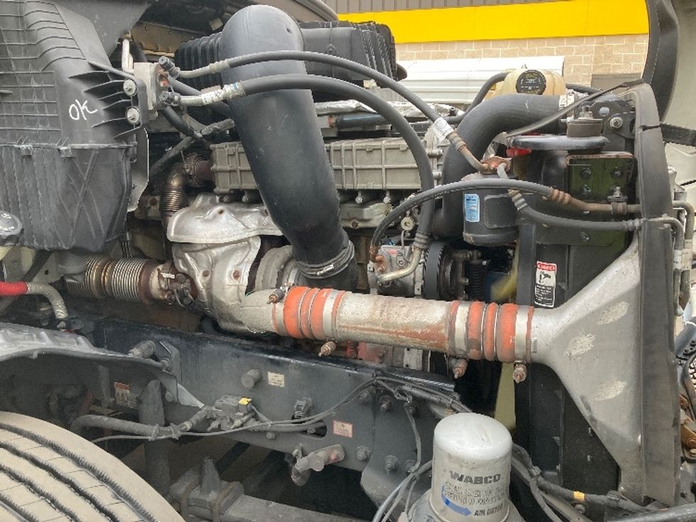 Day Cab Tractor-Heavy Duty Tractors-Freightliner-2019-T12664ST-Jessup-MD-505,206\n\t\tmiles-$ 43,750 - Image 15