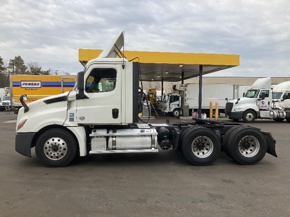 Day Cab Tractor-Heavy Duty Tractors-Freightliner-2019-T12664ST-Jessup-MD-505,206\n\t\tmiles-$ 43,750 - Image 4