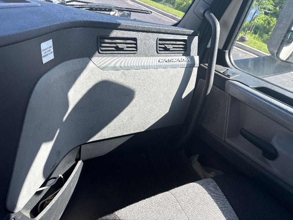 Day Cab Tractor-Heavy Duty Tractors-Freightliner-2019-T12664ST-Jessup-MD-508,741\n\t\tmiles-$ 39,250 - Image 10