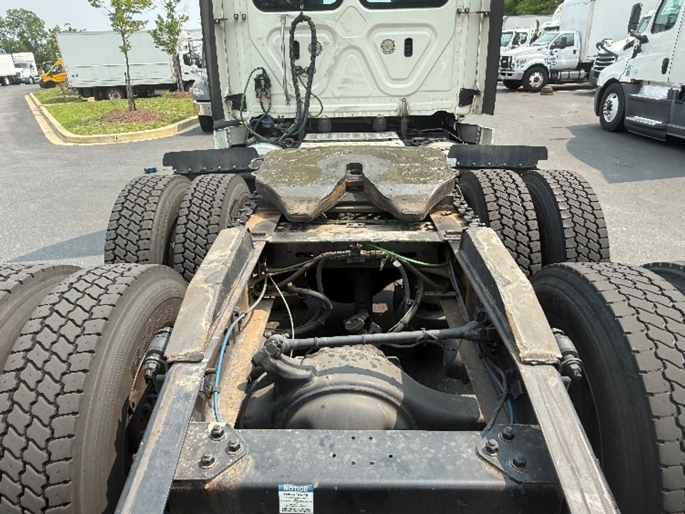 Day Cab Tractor-Heavy Duty Tractors-Freightliner-2019-T12664ST-Jessup-MD-508,741\n\t\tmiles-$ 39,250 - Image 6