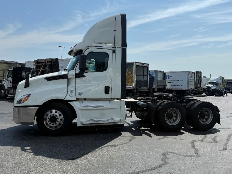 Day Cab Tractor-Heavy Duty Tractors-Freightliner-2019-T12664ST-Jessup-MD-513,671\n\t\tmiles-$ 35,000 - Image 4