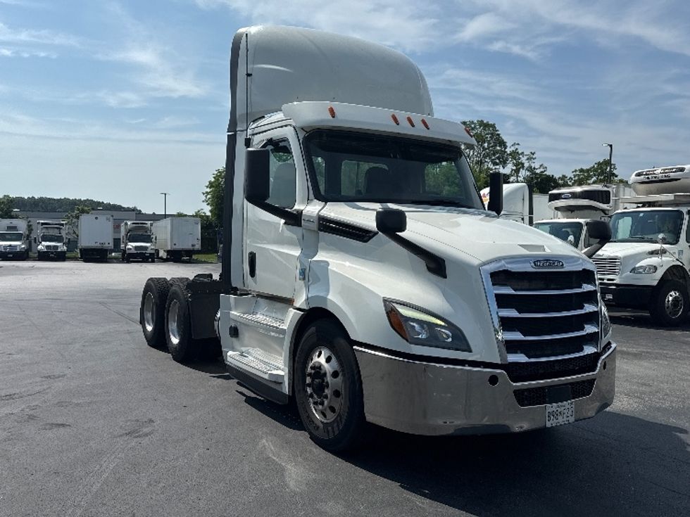 Day Cab Tractor-Heavy Duty Tractors-Freightliner-2019-T12664ST-Jessup-MD-513,792\n\t\tmiles-$ 38,750 - Image 1