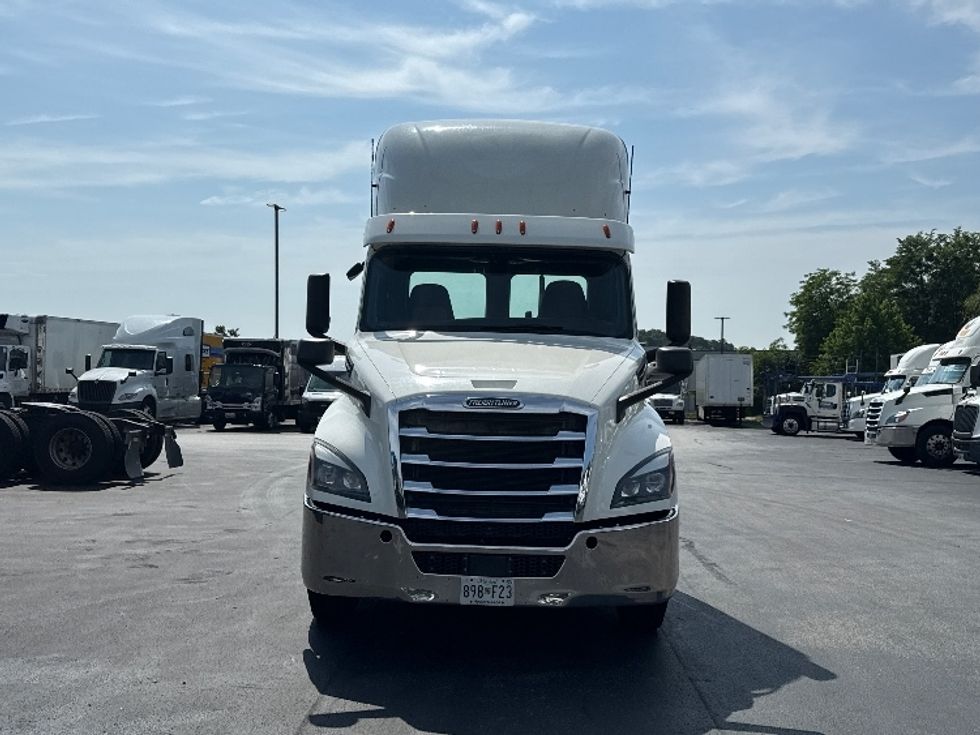 Day Cab Tractor-Heavy Duty Tractors-Freightliner-2019-T12664ST-Jessup-MD-513,792\n\t\tmiles-$ 38,750 - Image 2