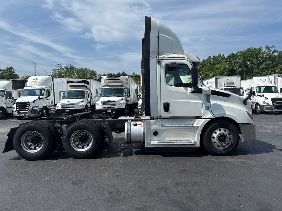 Day Cab Tractor-Heavy Duty Tractors-Freightliner-2019-T12664ST-Jessup-MD-513,792\n\t\tmiles-$ 38,750 - Image 8