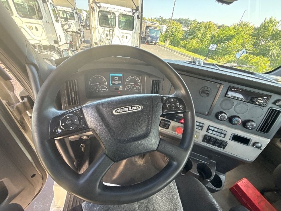 Day Cab Tractor-Heavy Duty Tractors-Freightliner-2019-T12664ST-Jessup-MD-516,518\n\t\tmiles-$ 35,000 - Image 10